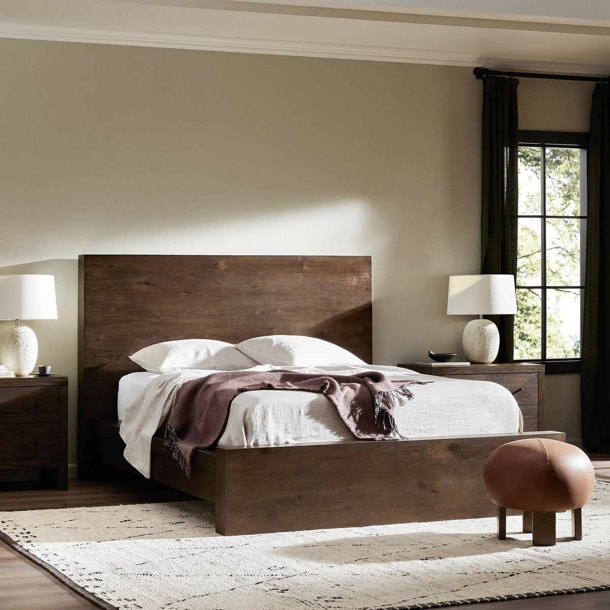 Zohran 90" King Bed - Umber Oak