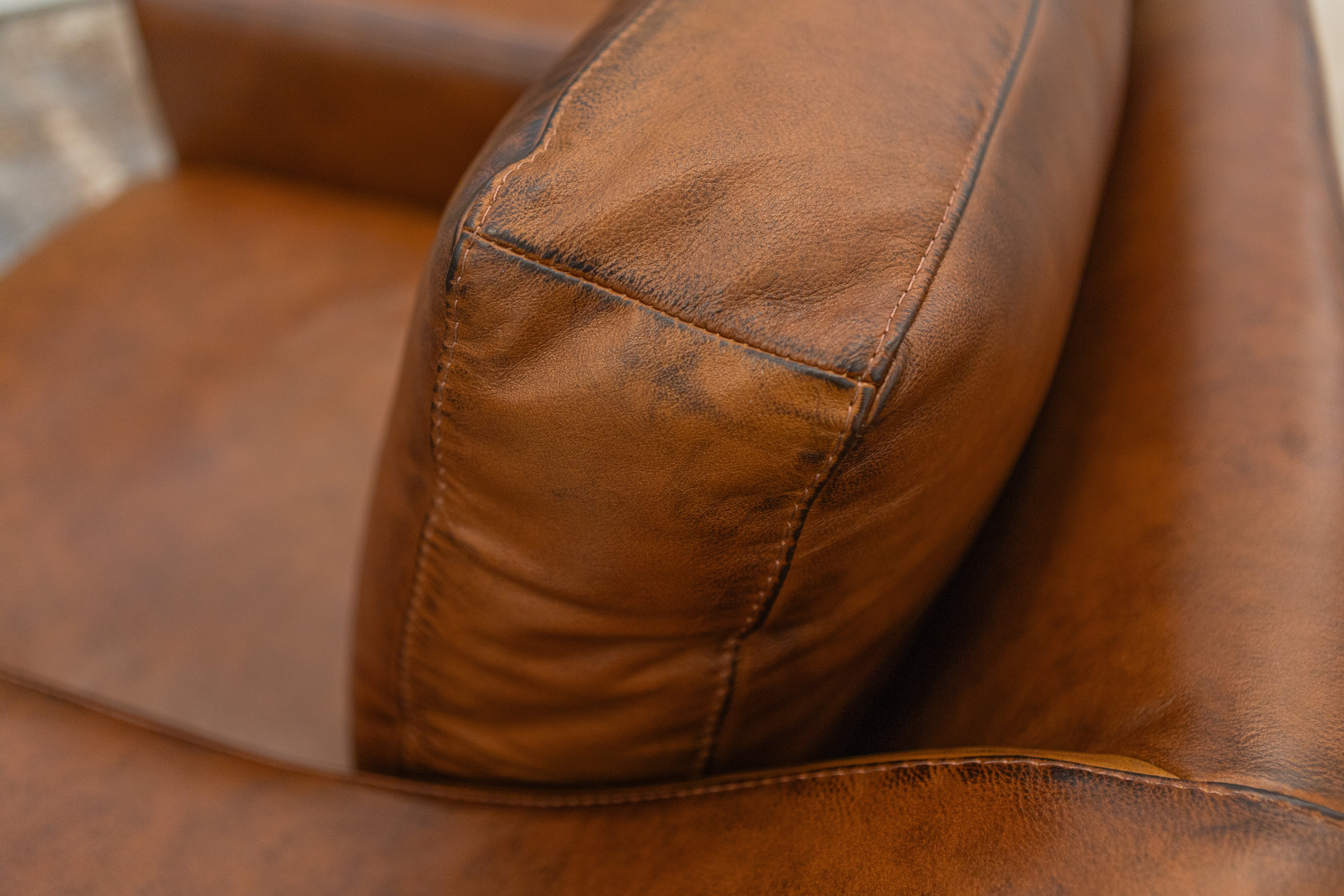 Leonardo 39" Top Grain Leather Swivel Chair - Daytona Antique