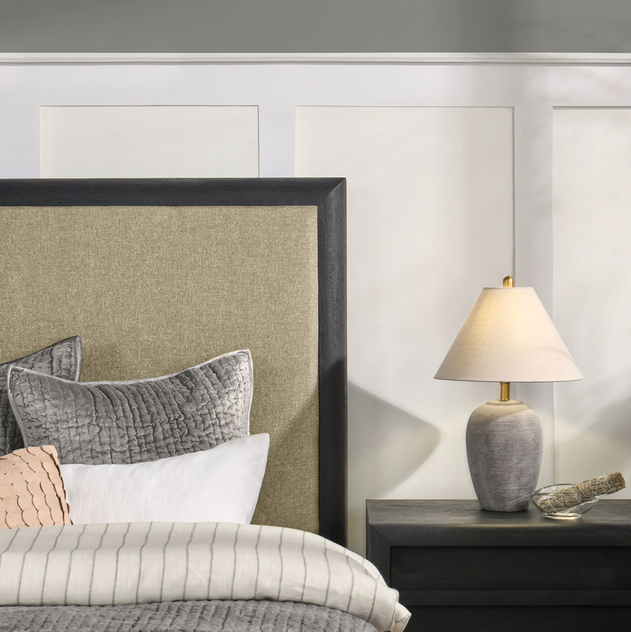 Harmonia 61" Queen Platform Bed - Black