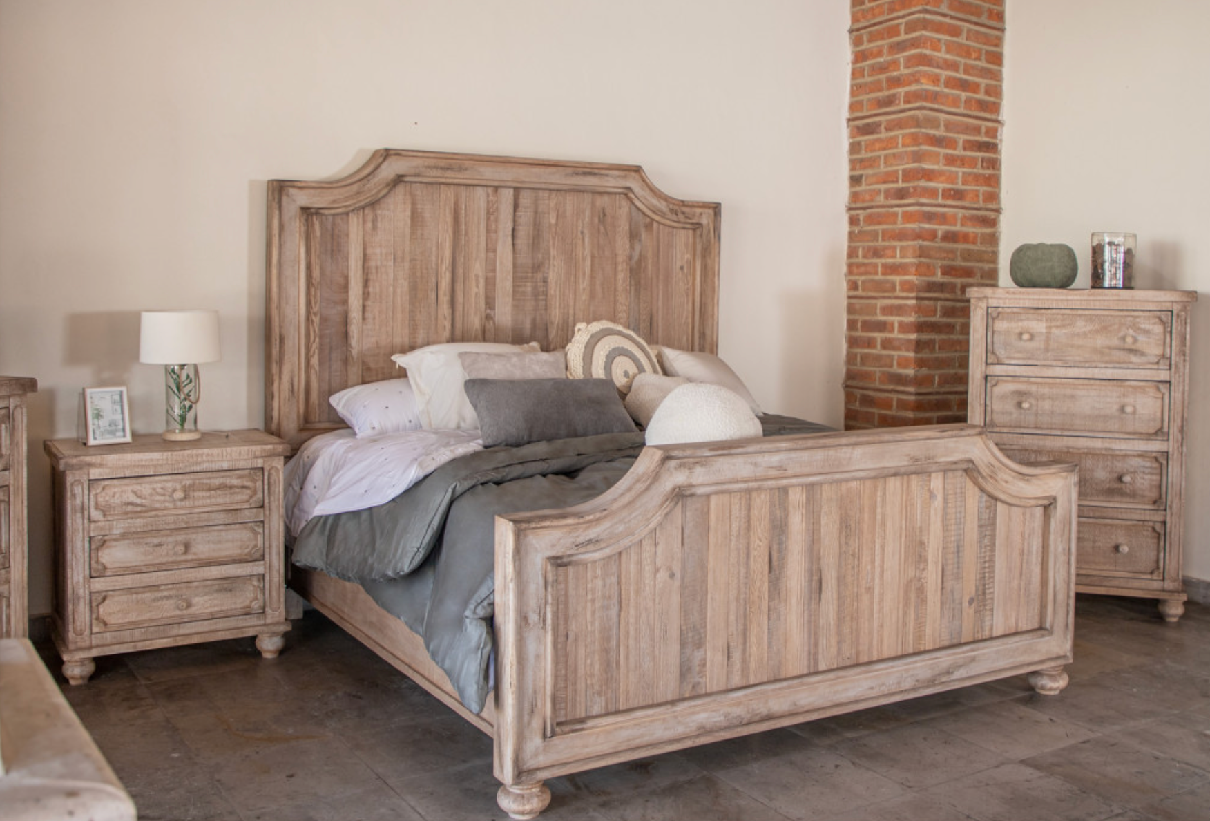 Antigua 37" 4 Drawer Chest - Distressed Beechwood