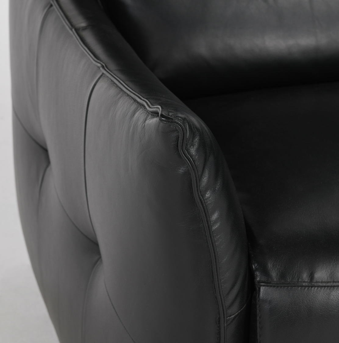 Helsinki 33" Top Grain Leather Power Motion Recliner - Black