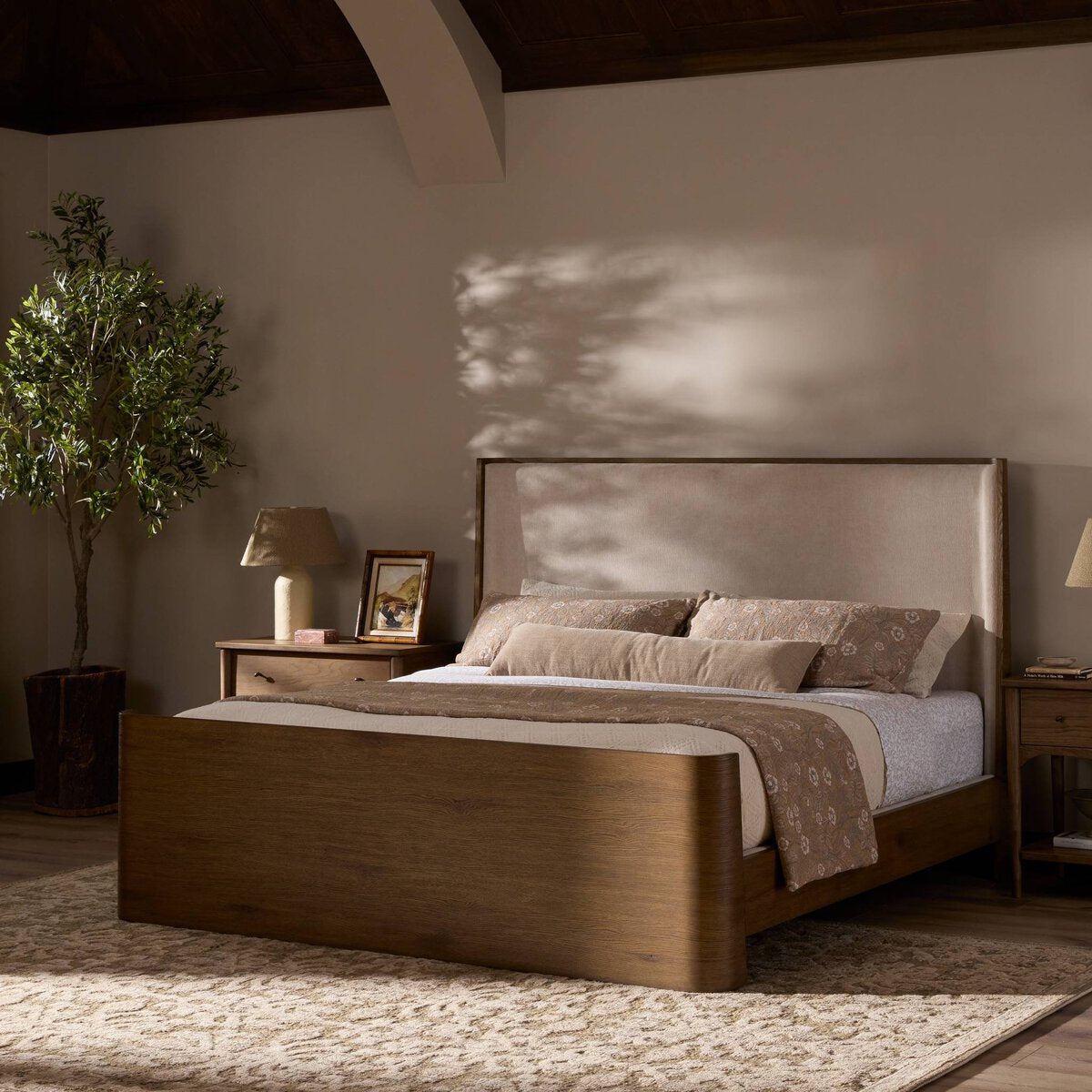 Lorcan 83" King Bed - Solid Oak + Blamont Cream
