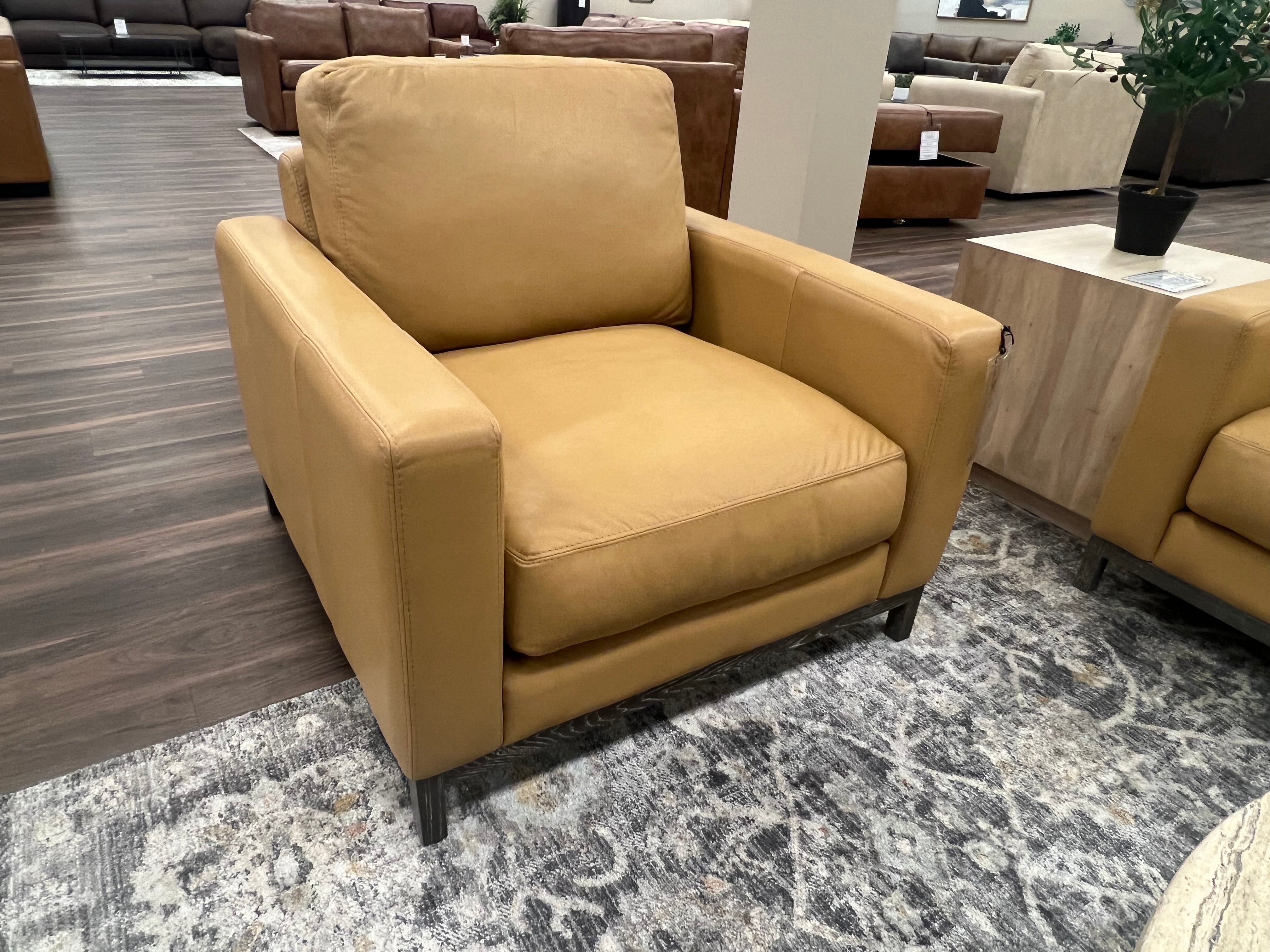 Clarksdale 32" Top Grain Leather Chair - Berkshire Chamois