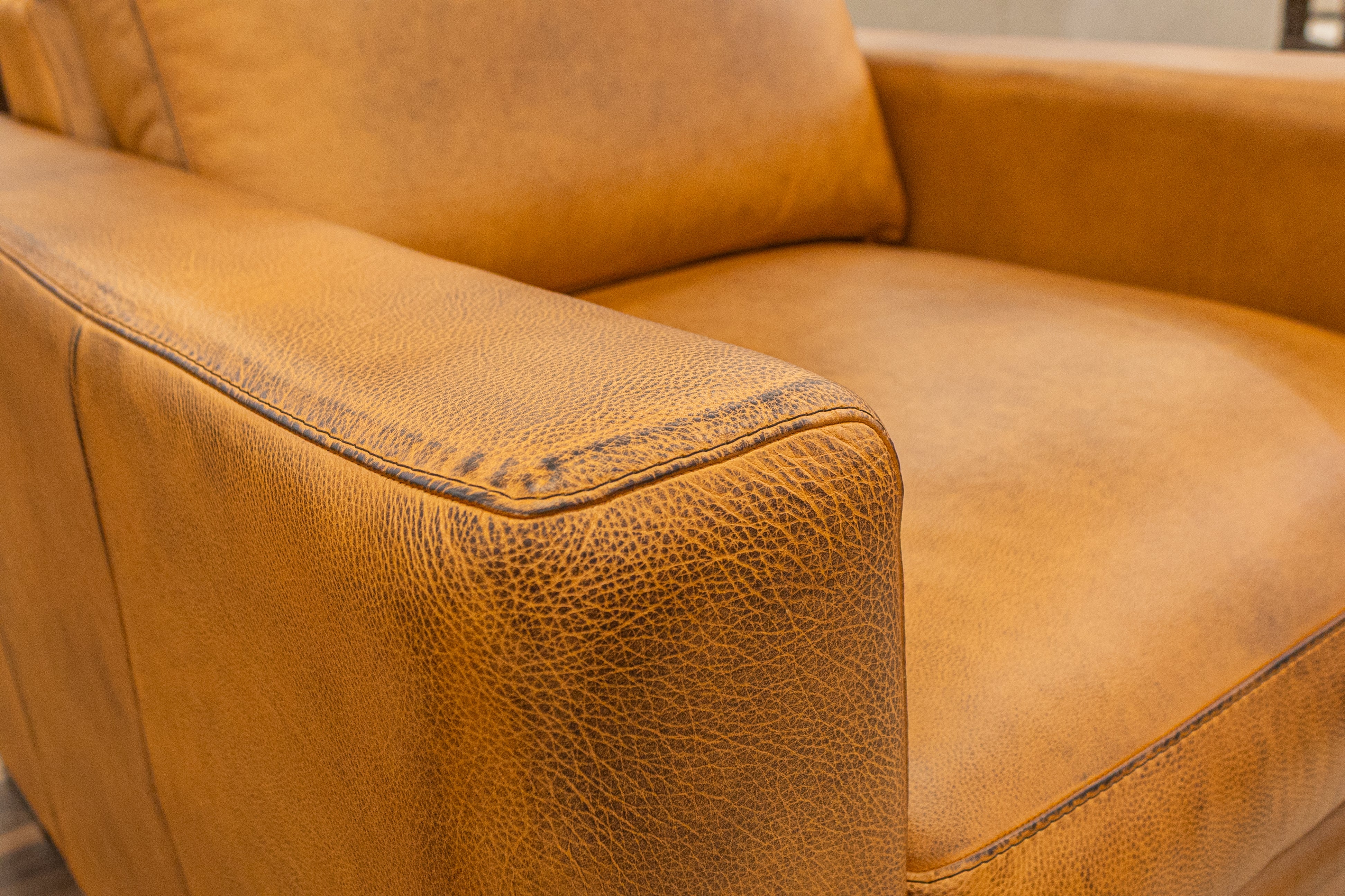 Norton 39" Top Grain Leather Chair - Diva Mustang