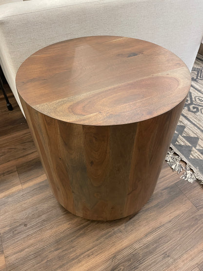 Malcolm Acacia 20" Round End Table - Natural + Gray