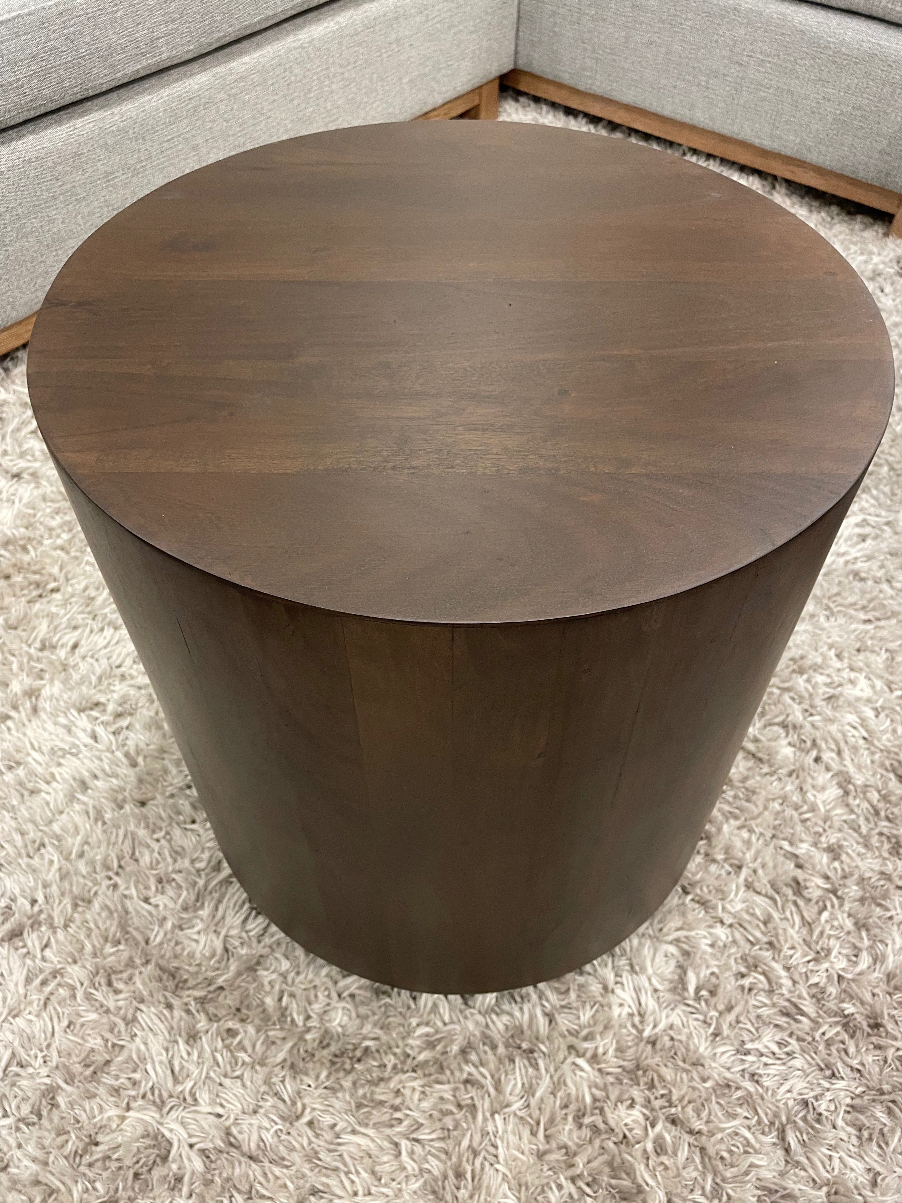 Malcolm Acacia 20" Round End Table - Natural + Black