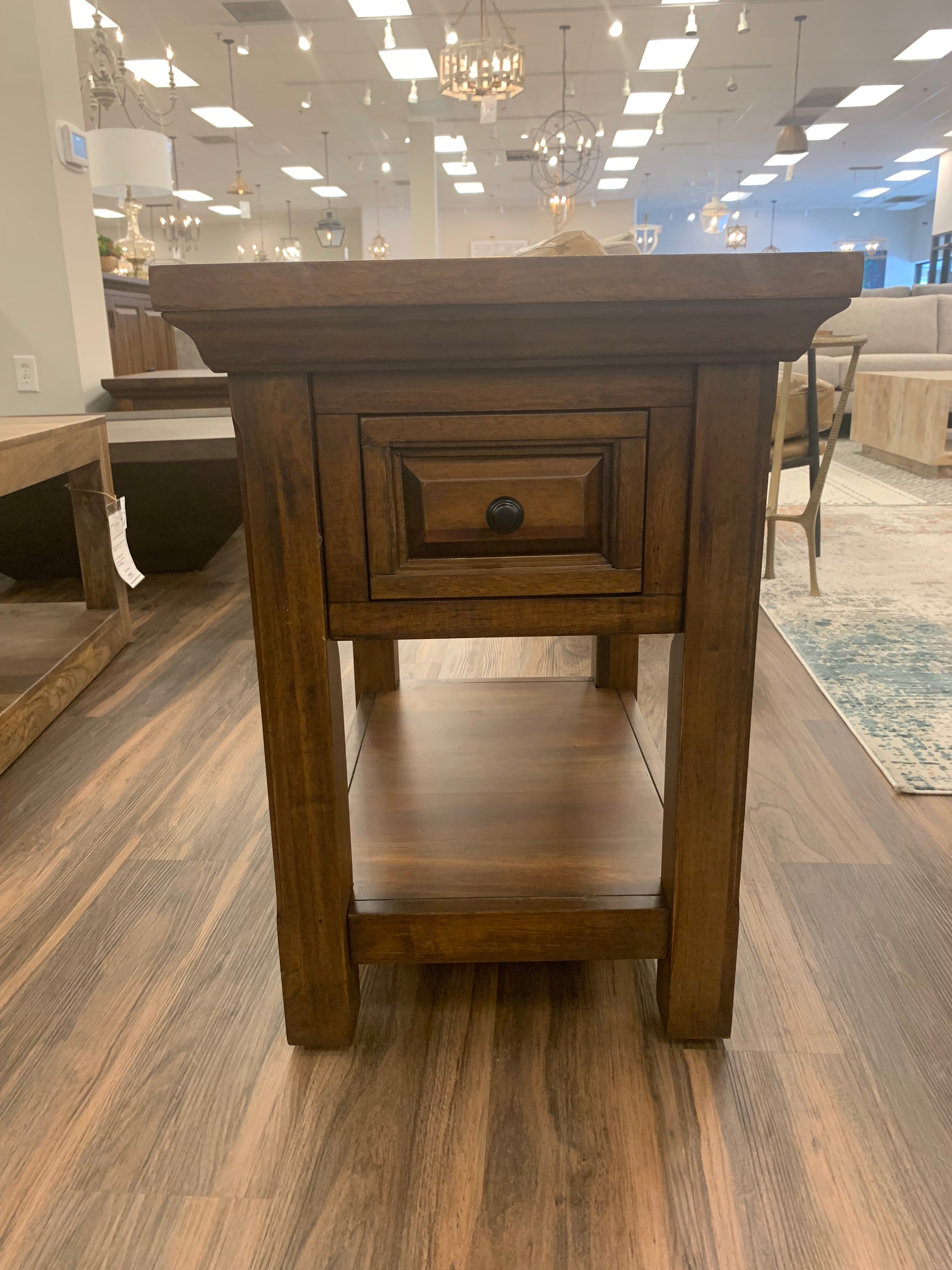 Hunter 18" Mahogany Chairside Table - Chestnut