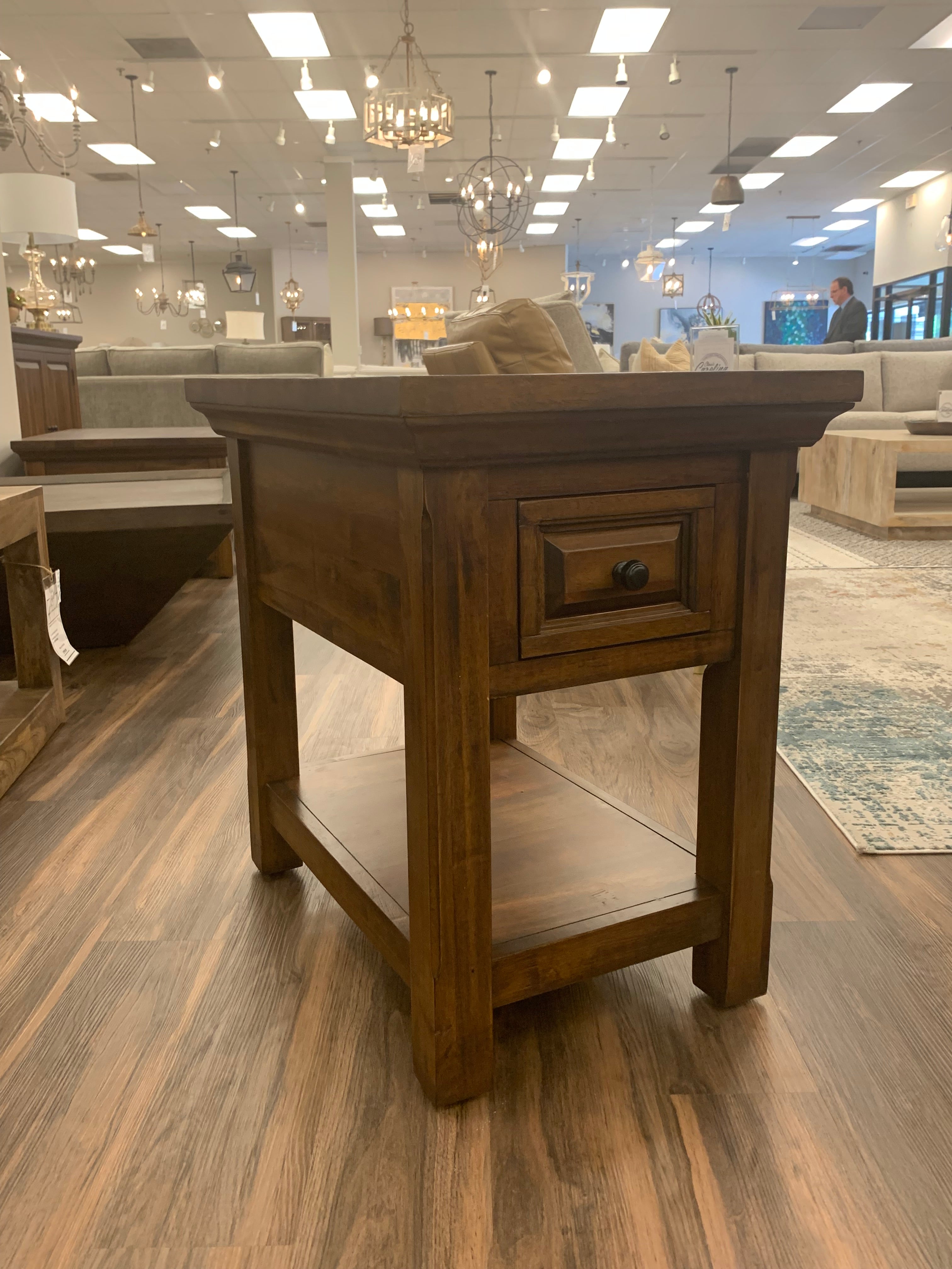 Hunter 18" Mahogany Chairside Table - Chestnut