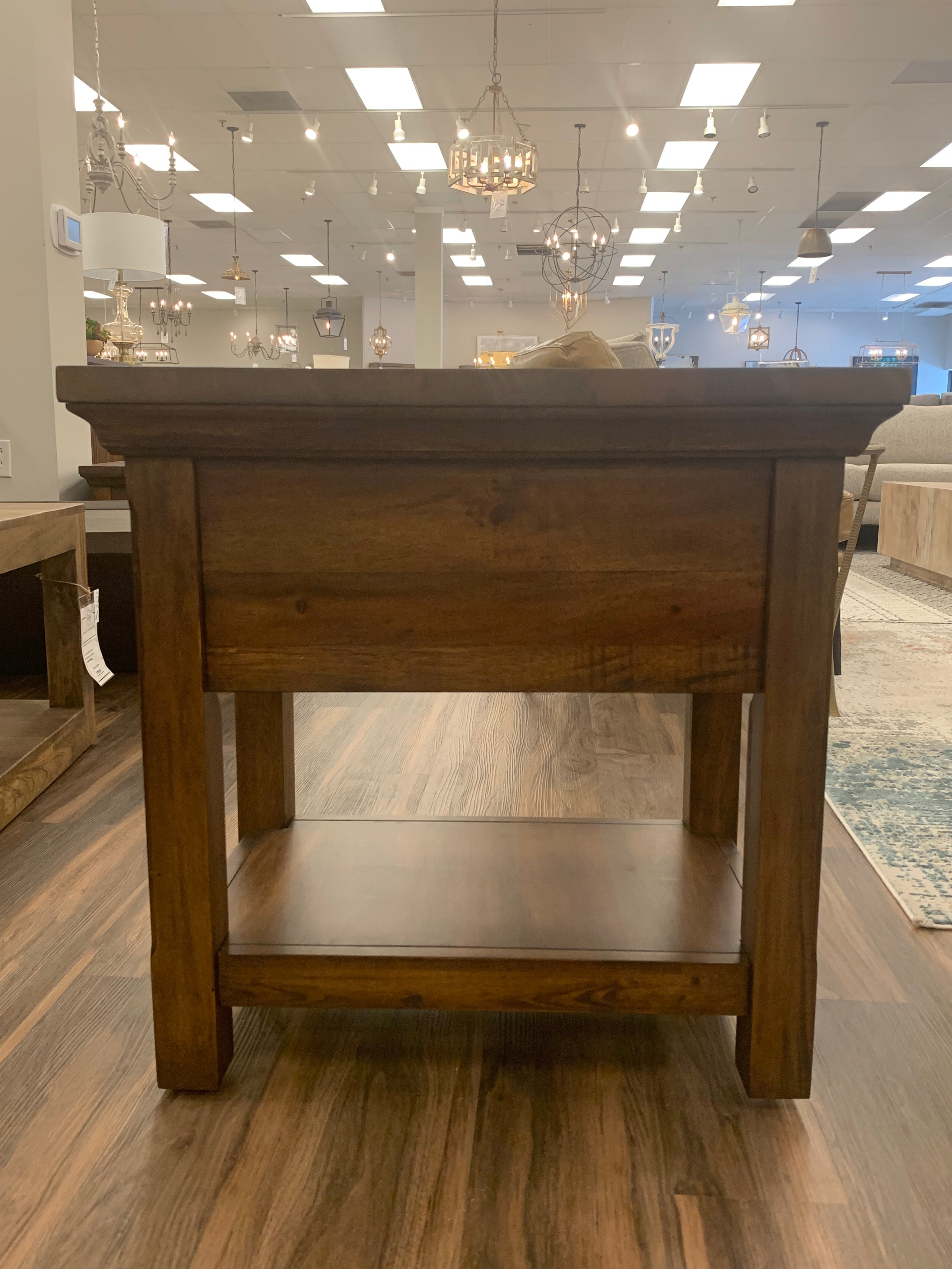 Hunter 18" Mahogany Chairside Table - Chestnut