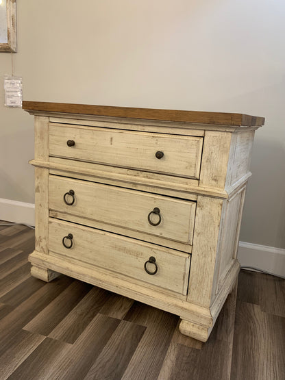 Savannah 32" Mahogany 3 Drawer Nightstand - Vintage Cream + Driftwood