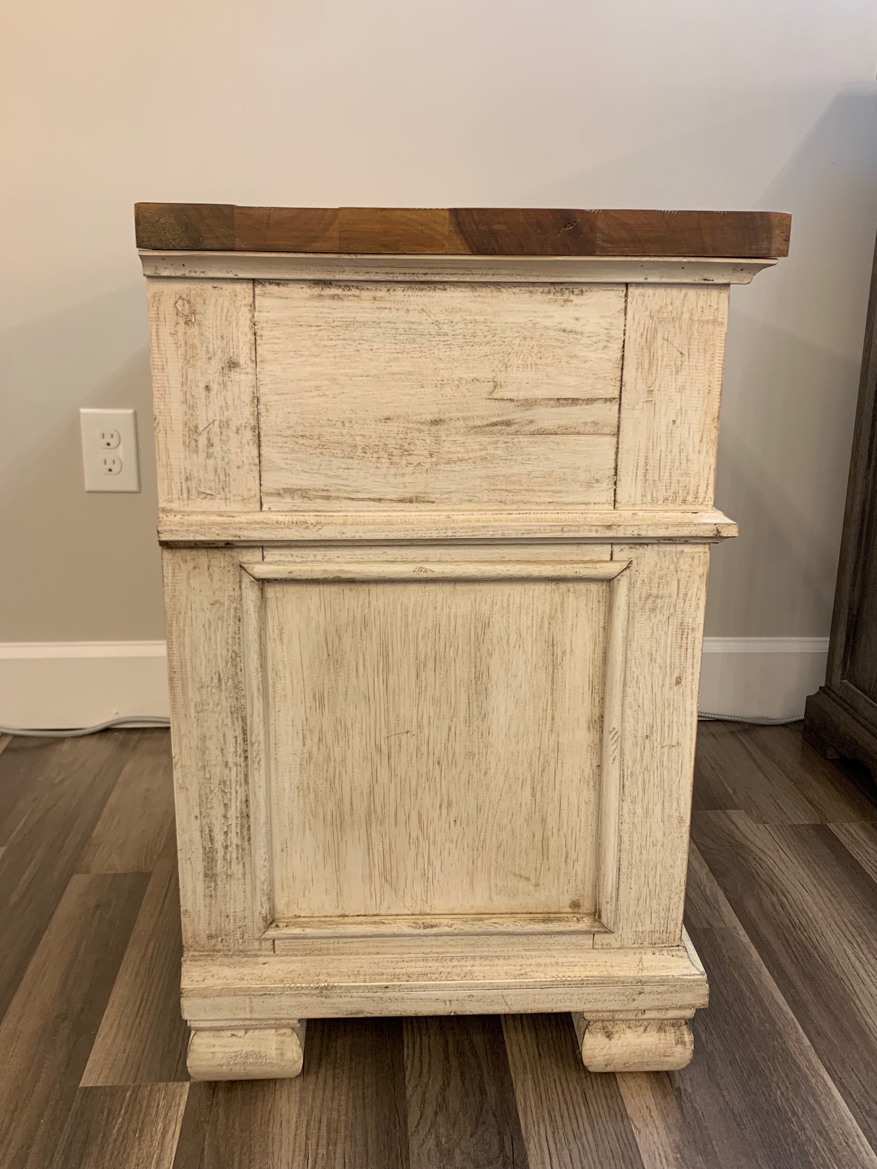 Savannah 32" Mahogany 3 Drawer Nightstand - Vintage Cream + Driftwood