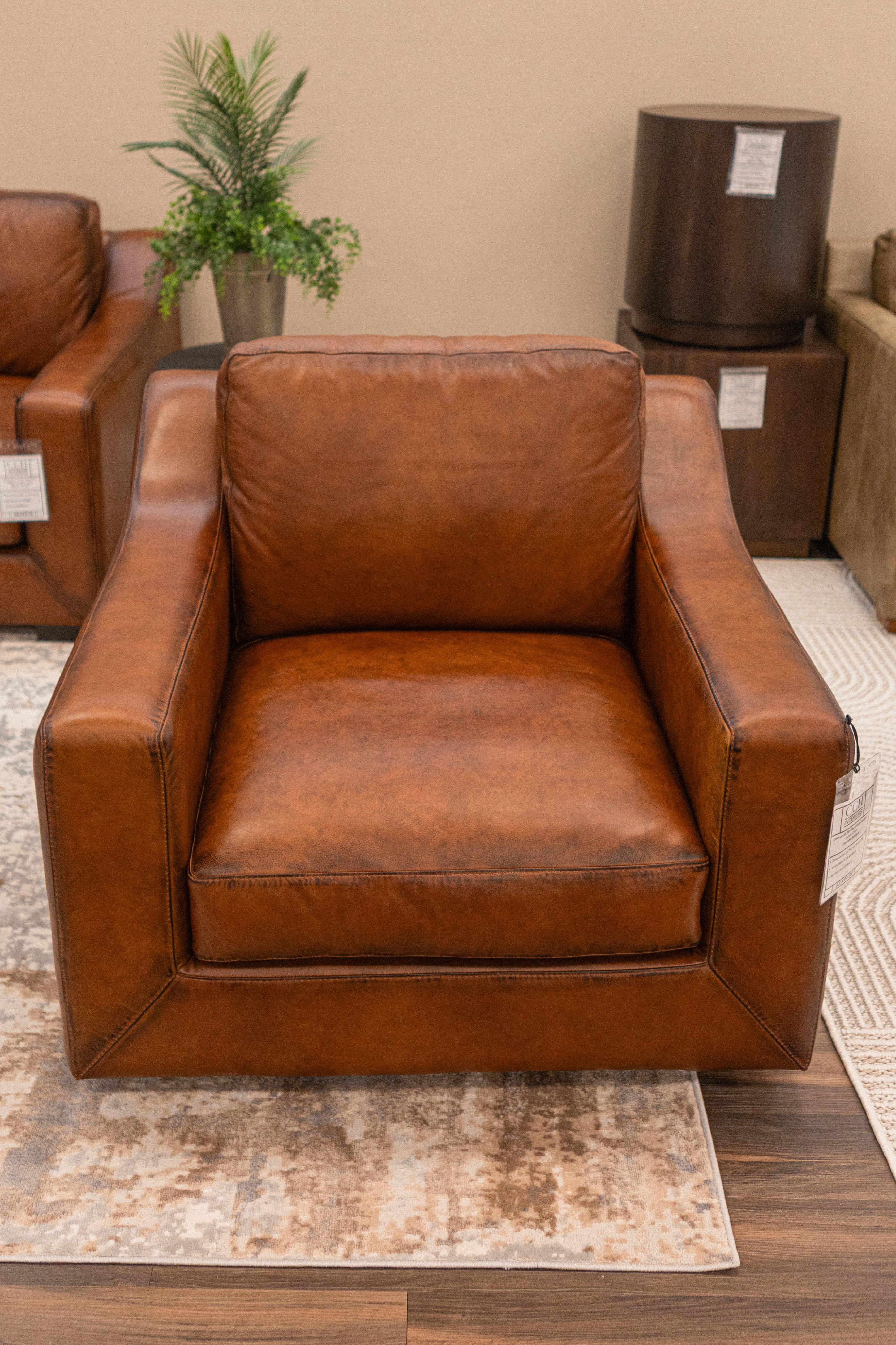 Leonardo 39" Top Grain Leather Swivel Chair - Daytona Antique