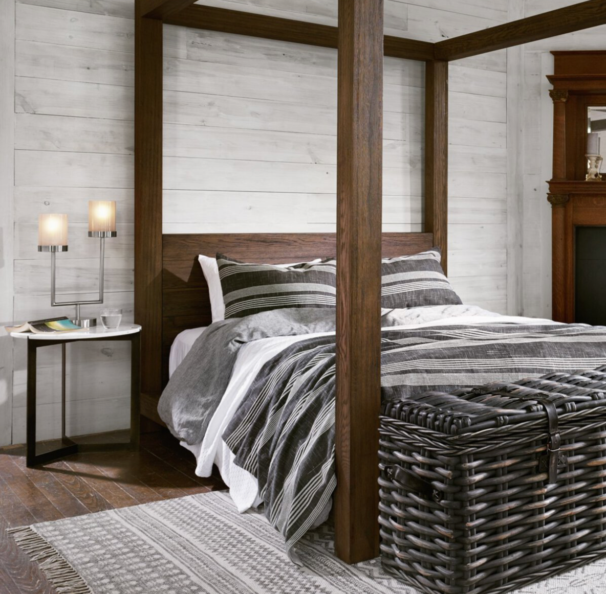 Felipe 20" Round End Table - Hammered Iron + Cloud