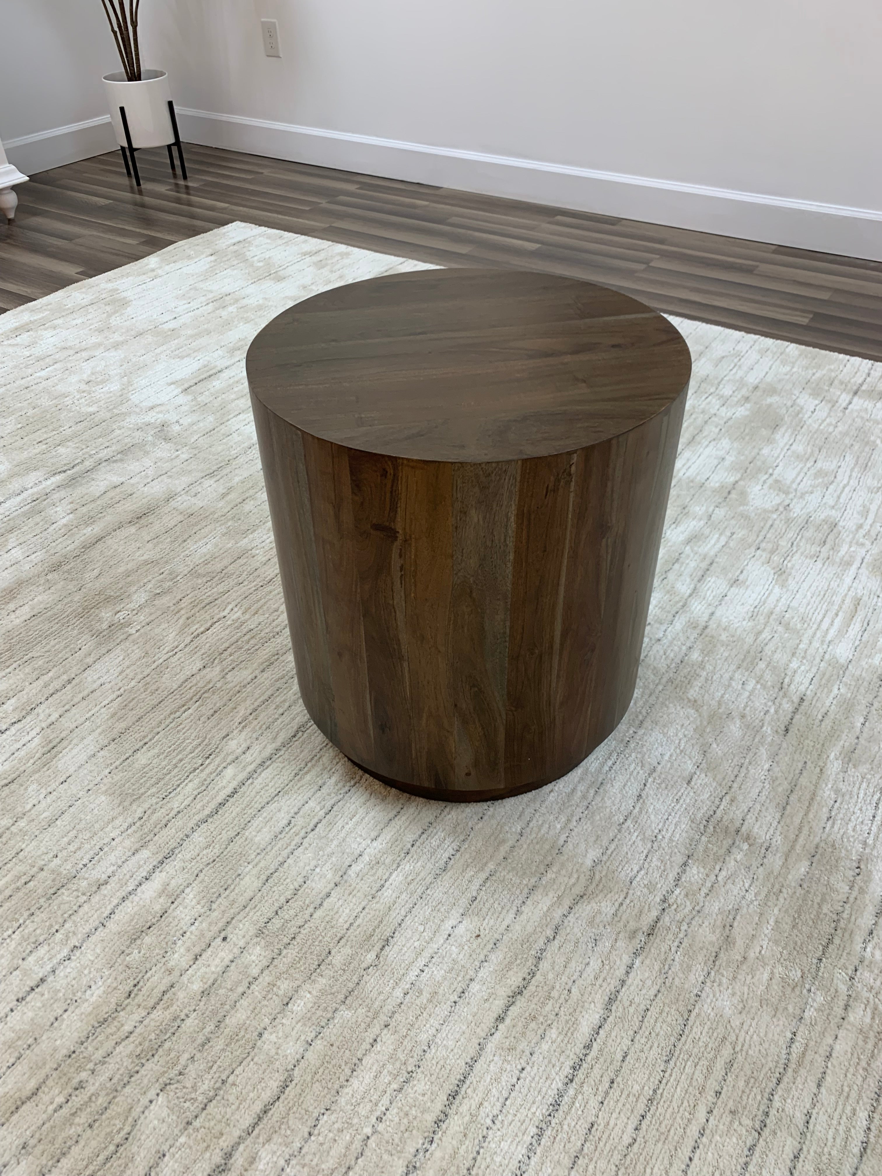 Malcolm Acacia 20" Round End Table - Natural + Smoke