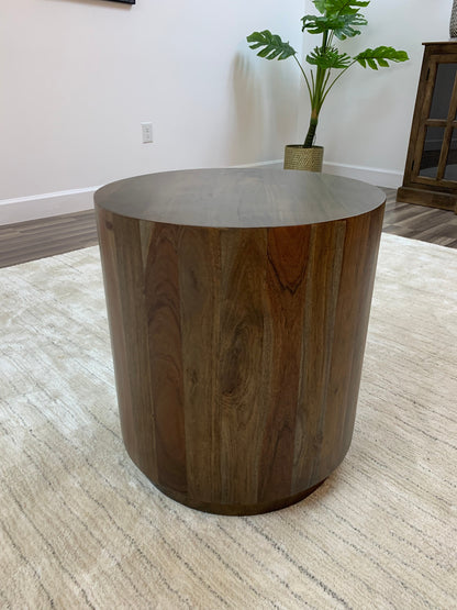 Malcolm Acacia 20" Round End Table - Natural + Smoke