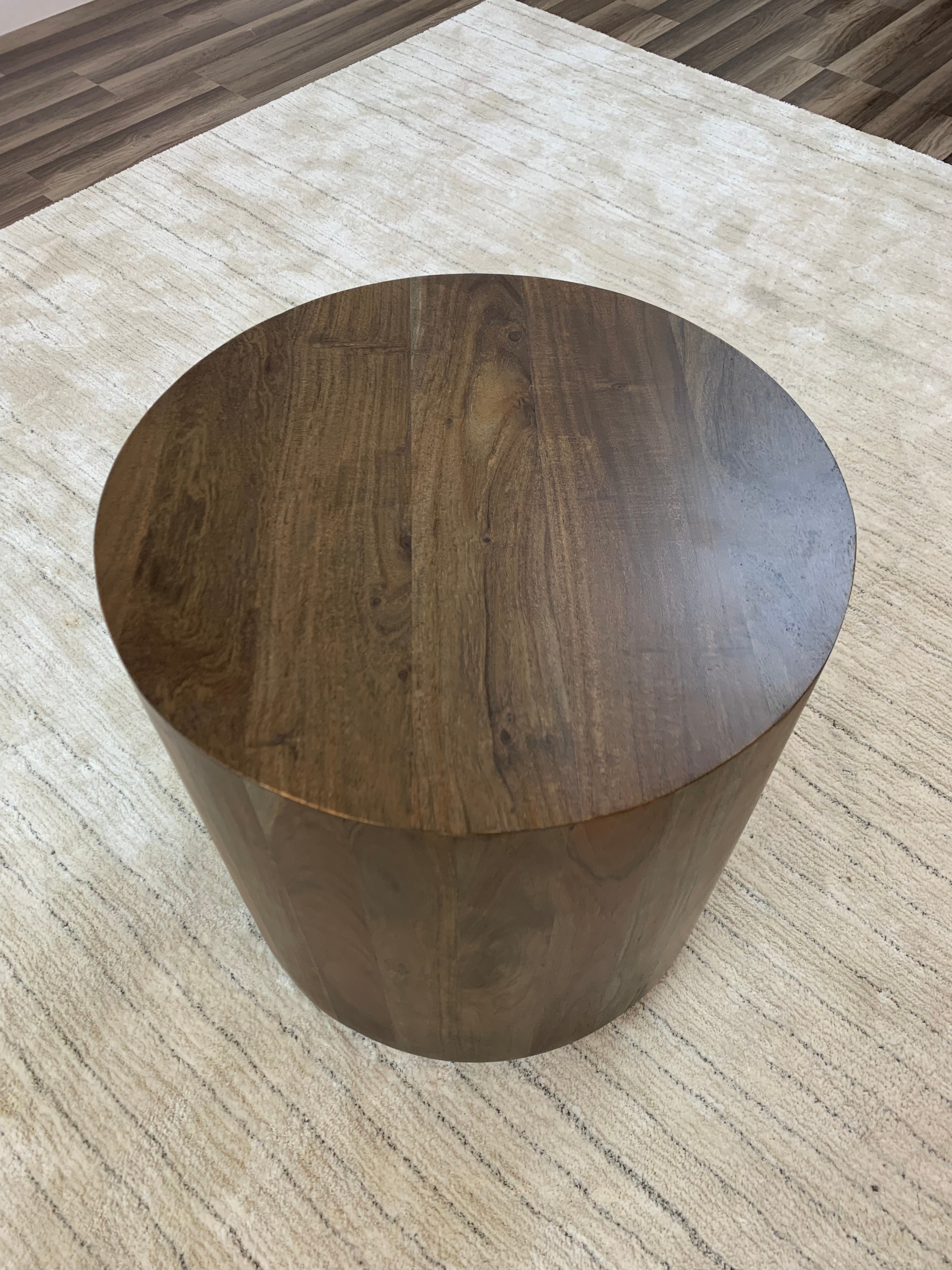 Malcolm Acacia 20" Round End Table - Natural + Smoke