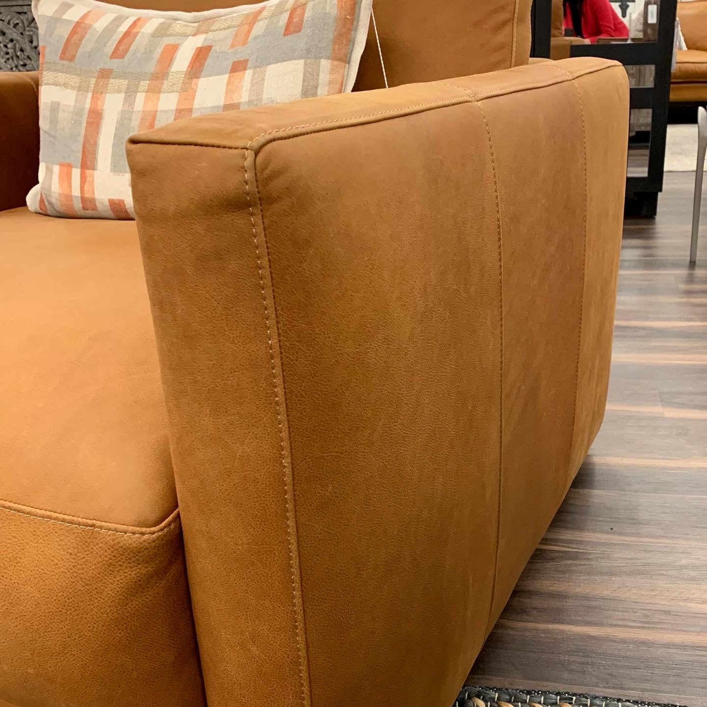 Raphael 39" Top Grain Leather Swivel Chair - Napa Maple