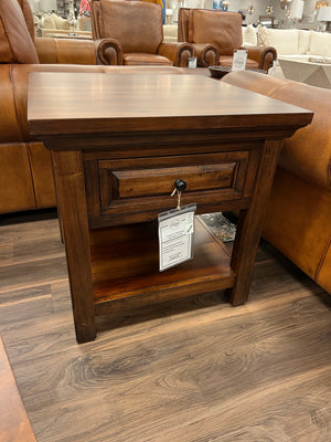 Hunter 25" Mahogany End Table - Cocoa